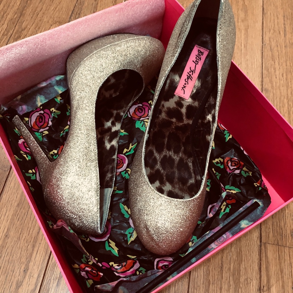 Betsy Johnson size 9.5 pumps